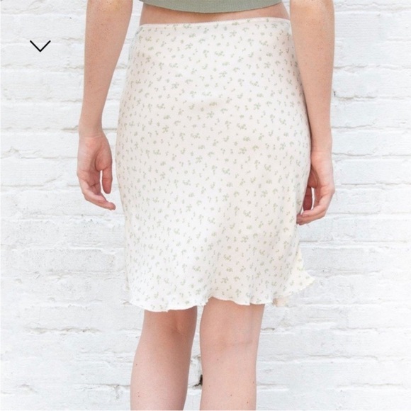 Brandy Melville Sephira Floral Skirt - Picture 3 of 5